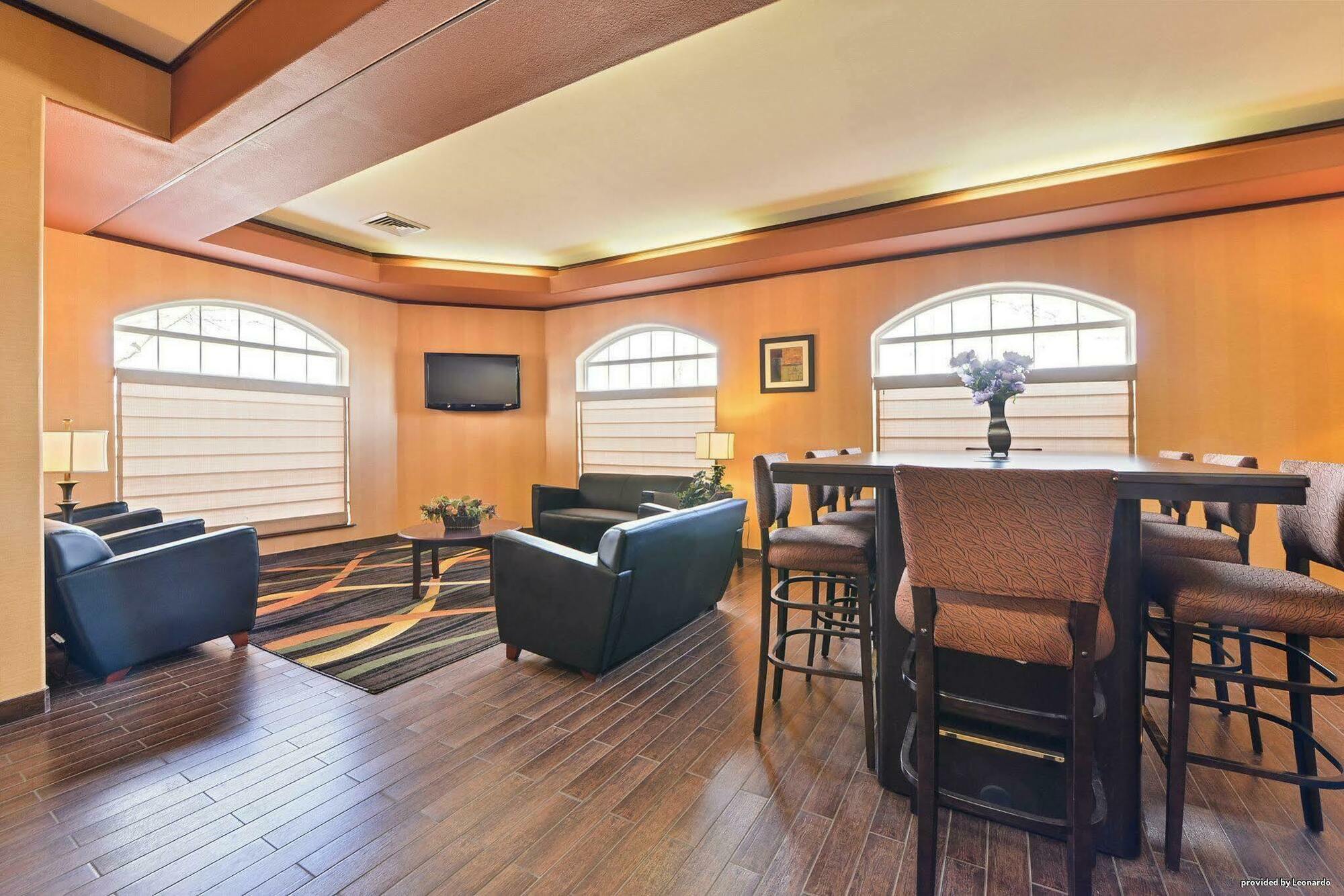 Best Western Plus Meridian Exterior photo